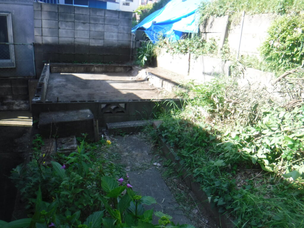 千葉市中央区A様邸で物置の解体工事を行いました。